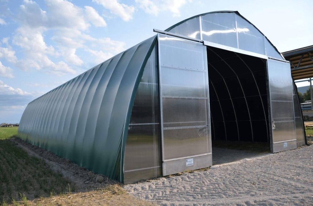 Greenhouse-based storage tunnel with opened front doors